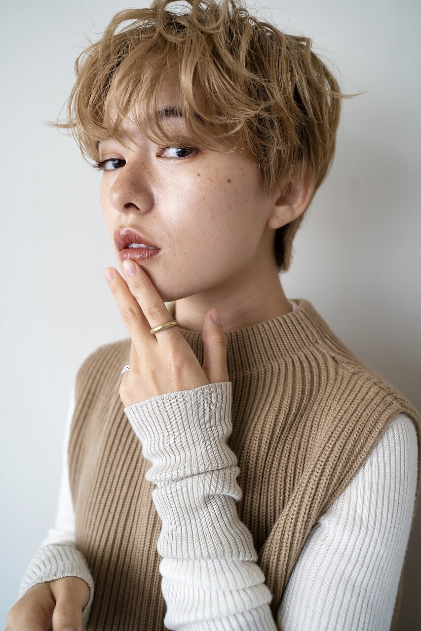 柔らかショートのヘアスタイル