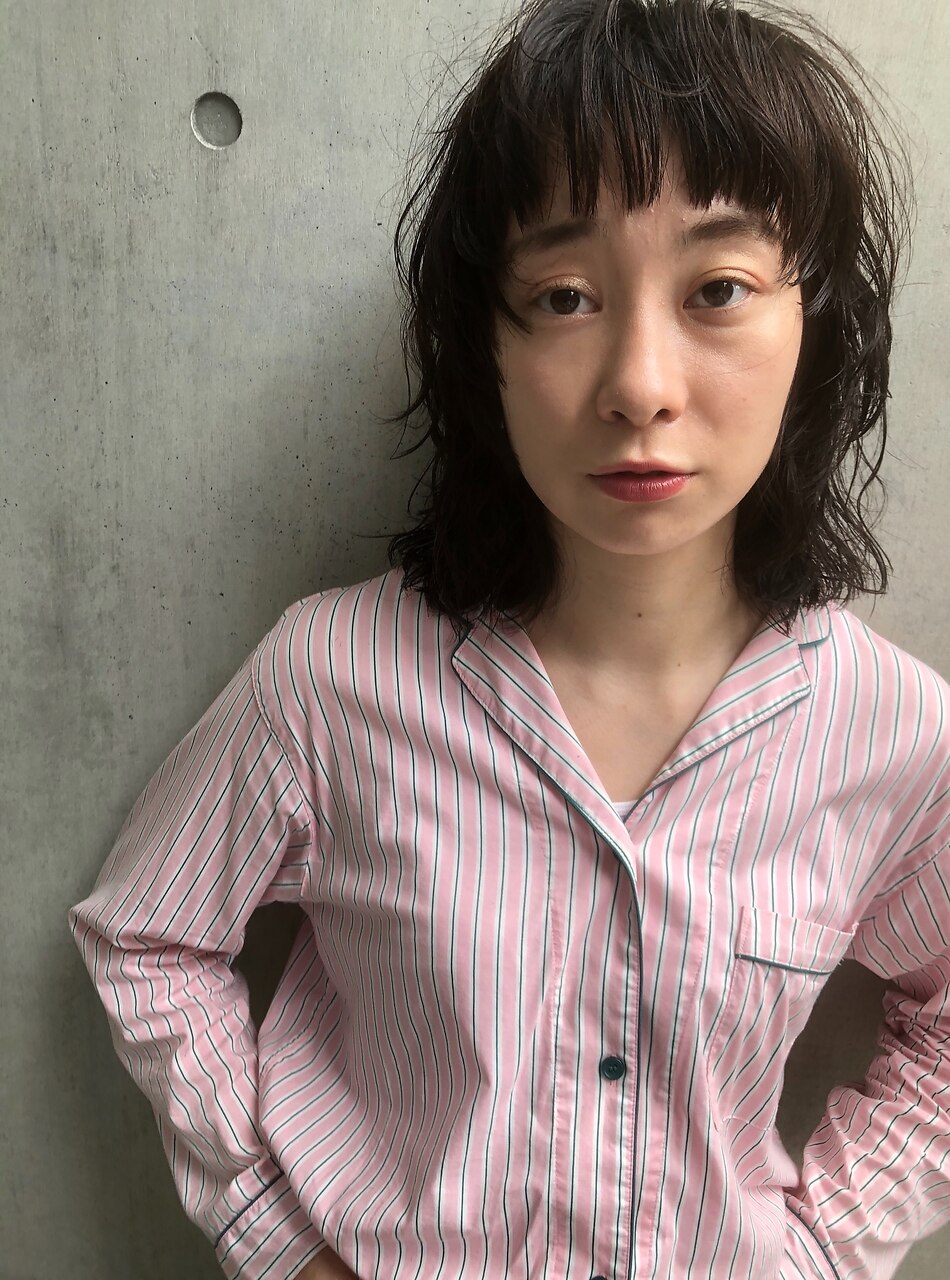 ミディアムパーマのヘアスタイル